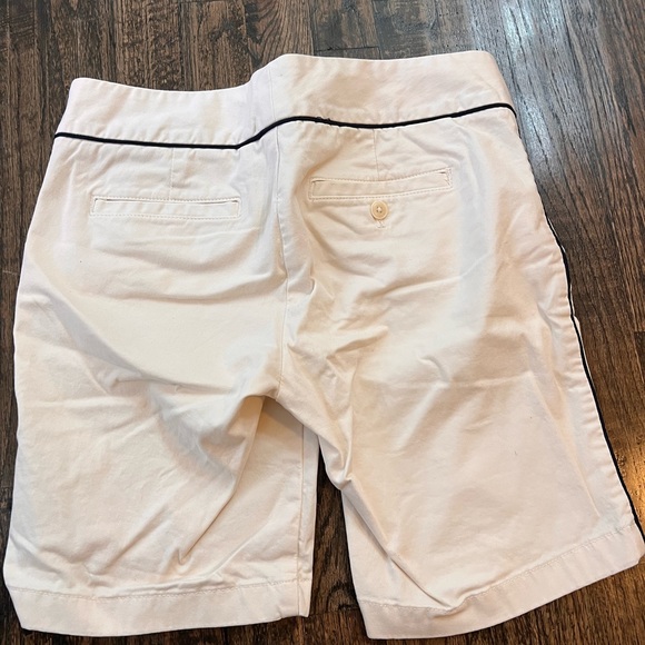JCrew 9” Andie Shorts Size 2 - Picture 3 of 4